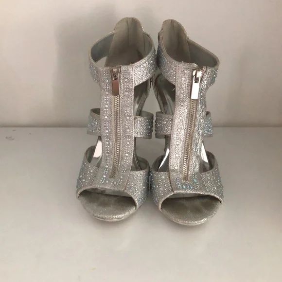 Size 9 Silver Sparkle hells - Picture 4 of 4